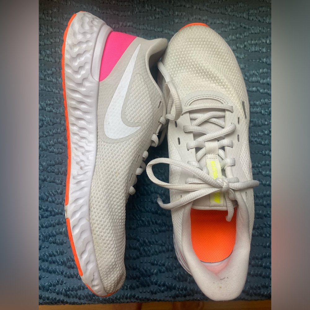 Nike women’s size 8 sneakers